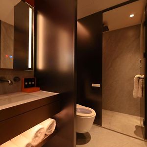 Courtyard Premium King Room